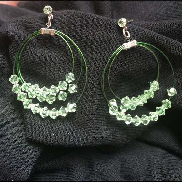 Pretty Green Crystal earrings post type - Picture 2 of 3