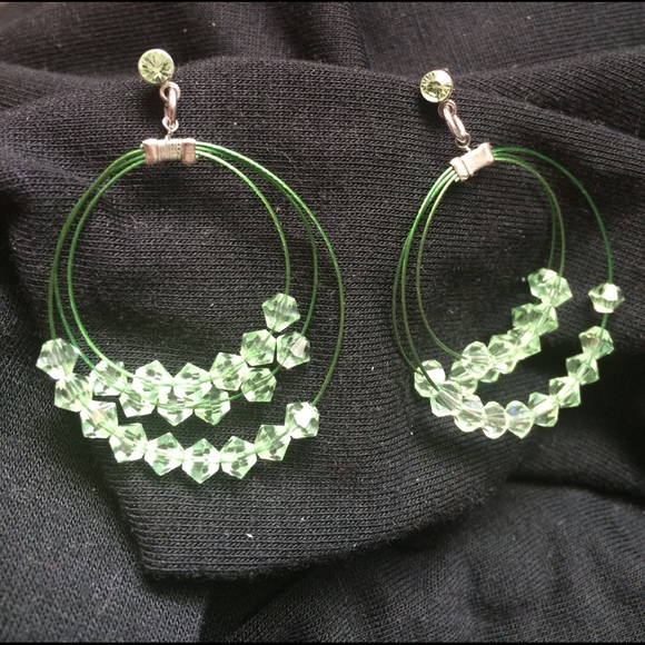 Pretty Green Crystal earrings post type - Picture 1 of 3