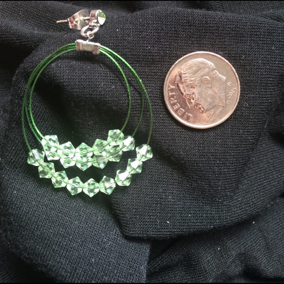 Pretty Green Crystal earrings post type - Picture 3 of 3