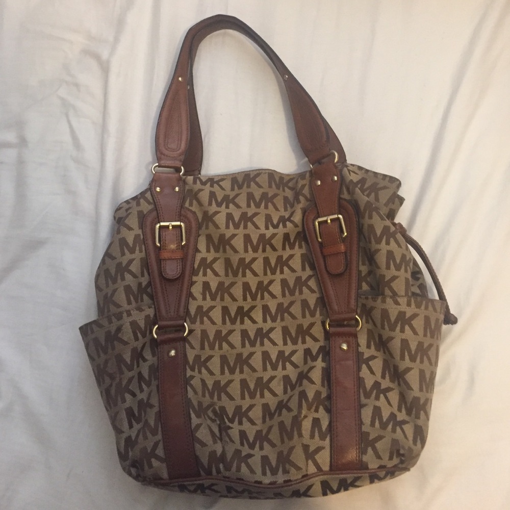 MK purse, large with lots of compartments :)
