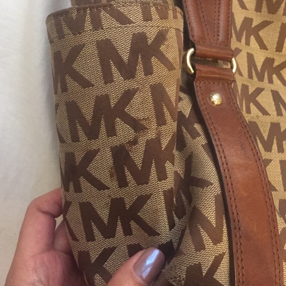 MK purse, large with lots of compartments :) - Picture 2 of 4