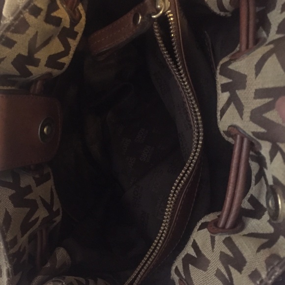 MK purse, large with lots of compartments :) - Picture 4 of 4