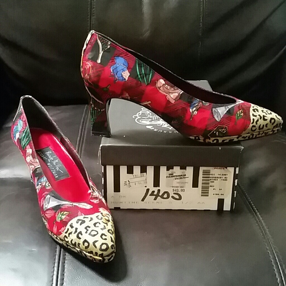 Nicole Miller Hunting scene heels