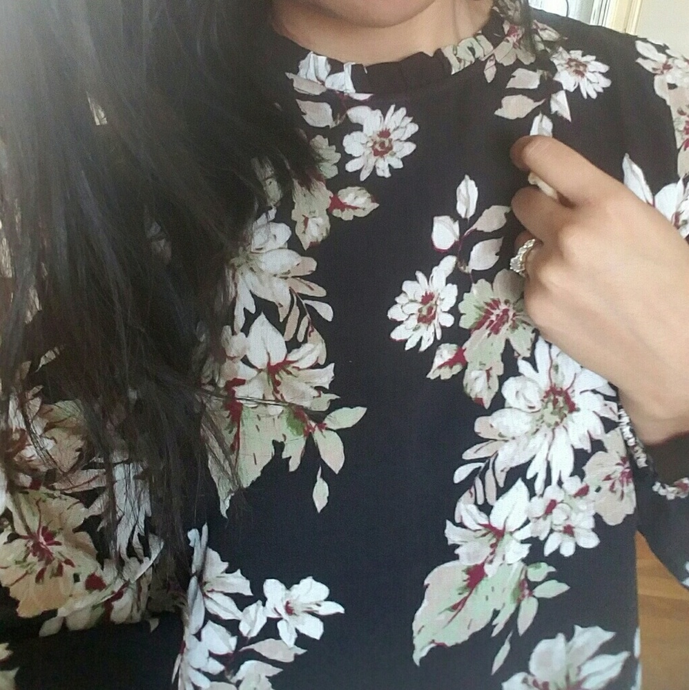 DELICATE BLACK WHITE FLORAL SHIFT DRESS - Picture 7 of 8