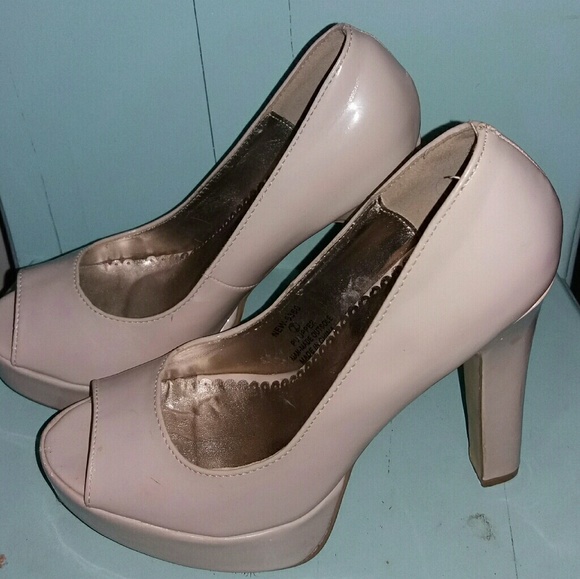 PINK PATENT LEATHER HEELS - Picture 2 of 5