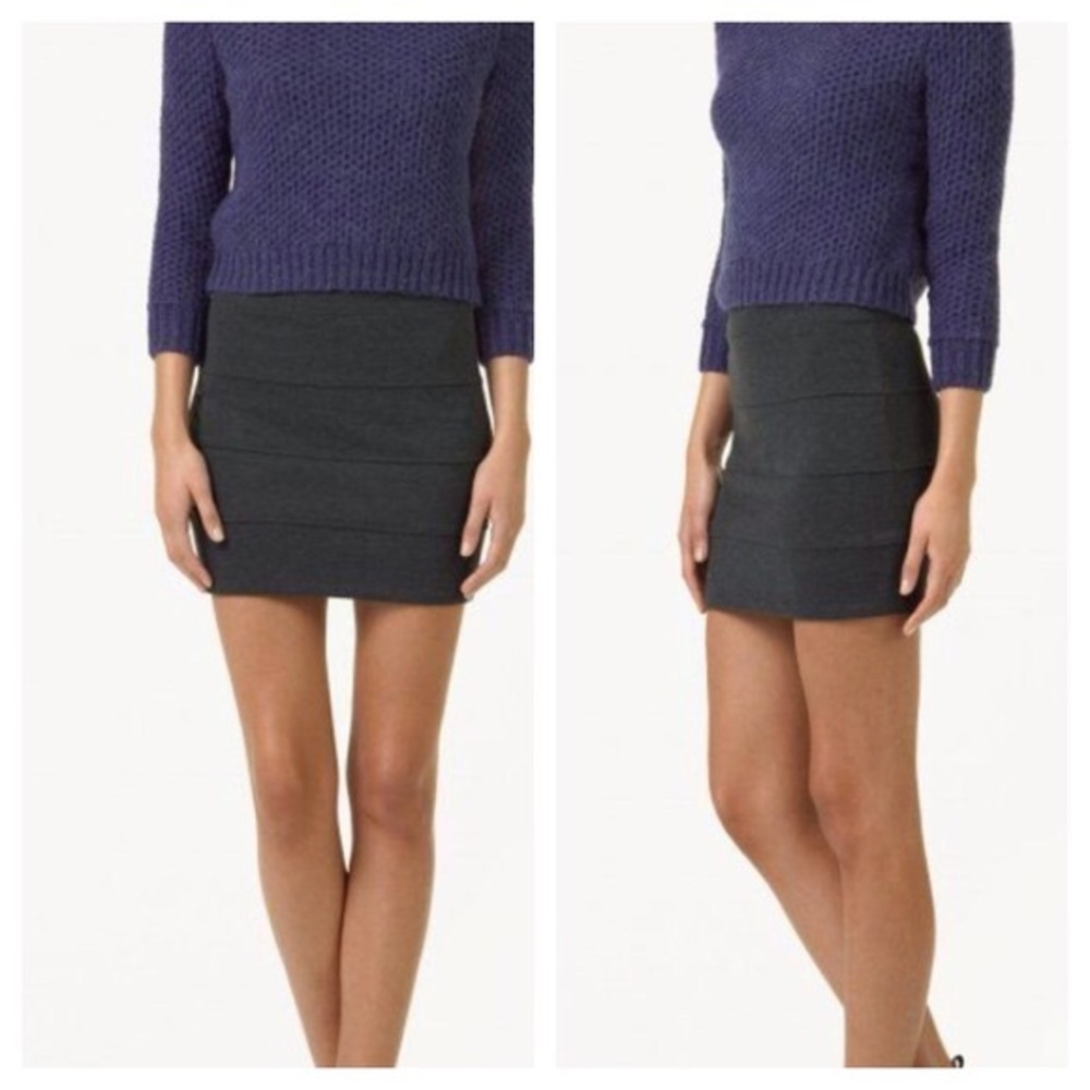 Aritzia Skirt Talula Sz 2 / X Small