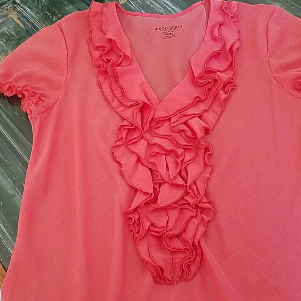 {Bisou Bisou} Peach Ruffled Short Sleeve Top