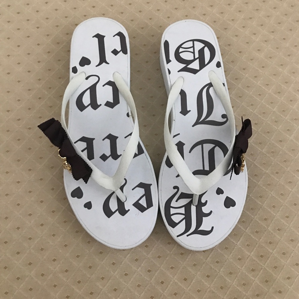 Juicy flip flops