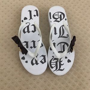 Juicy flip flops