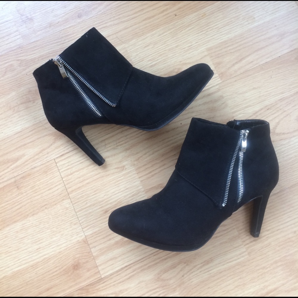 Madeline Black Pointy Toed Stiletto Booties Sz 9