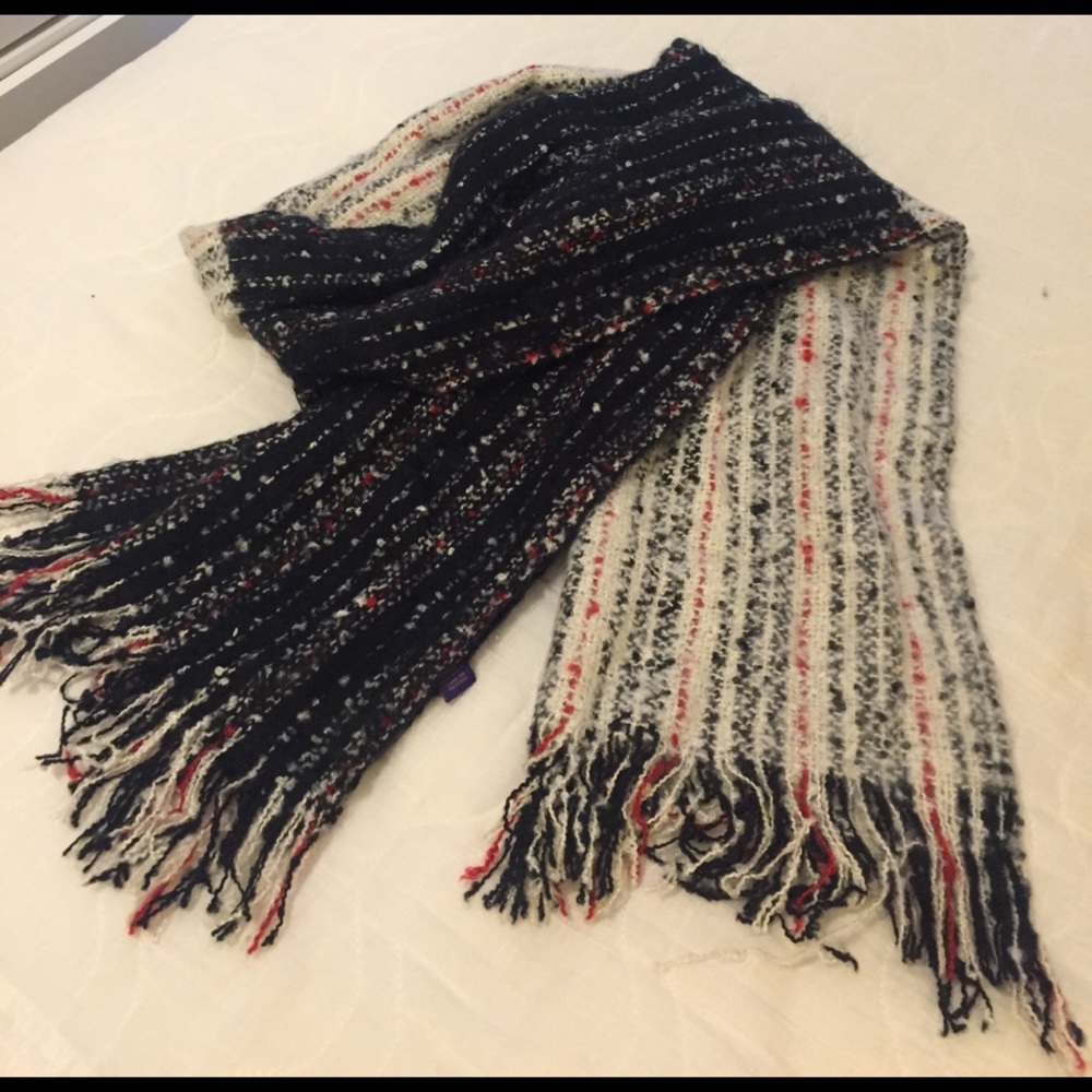 Black and white scarf