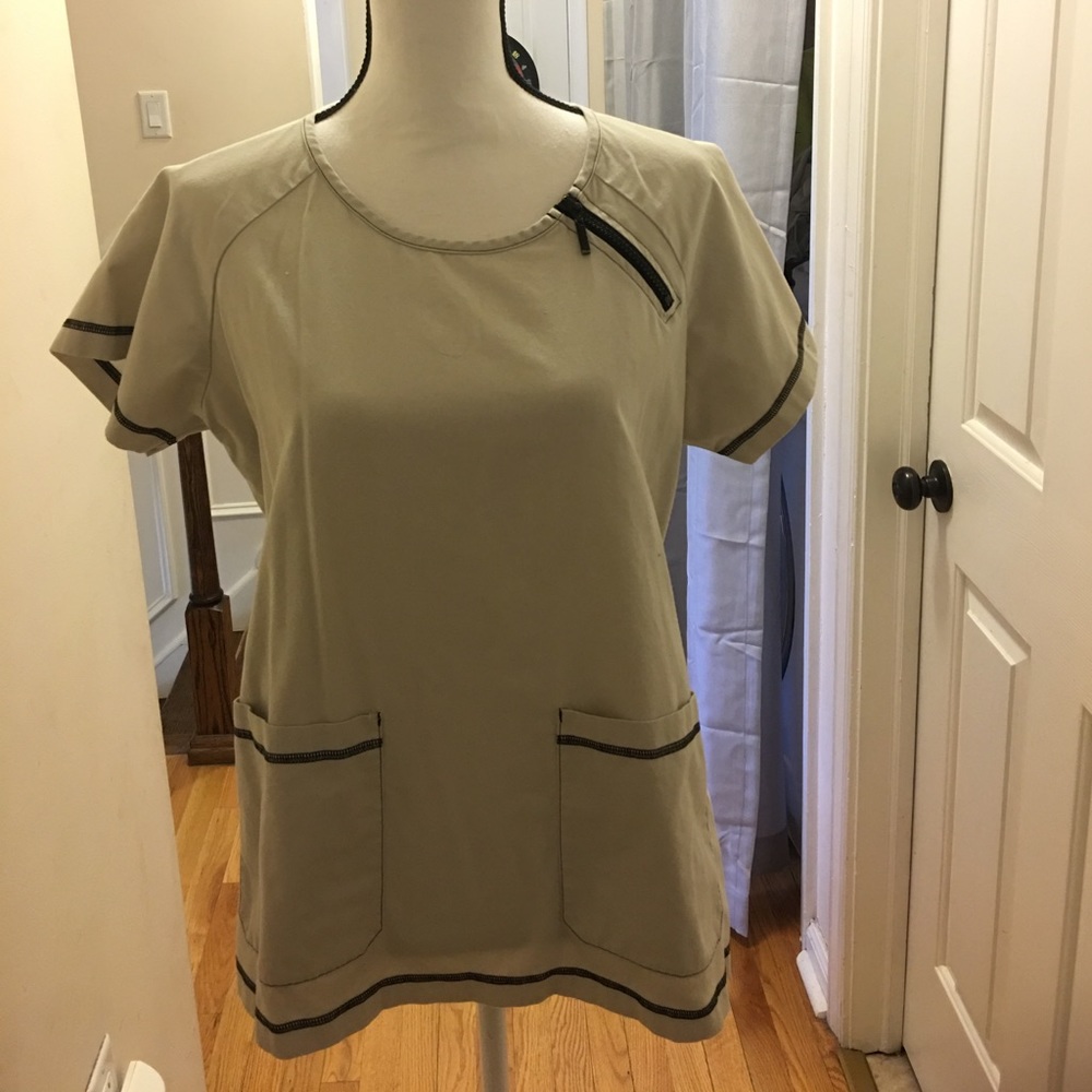 Price is firm‼️Nursing scrub top