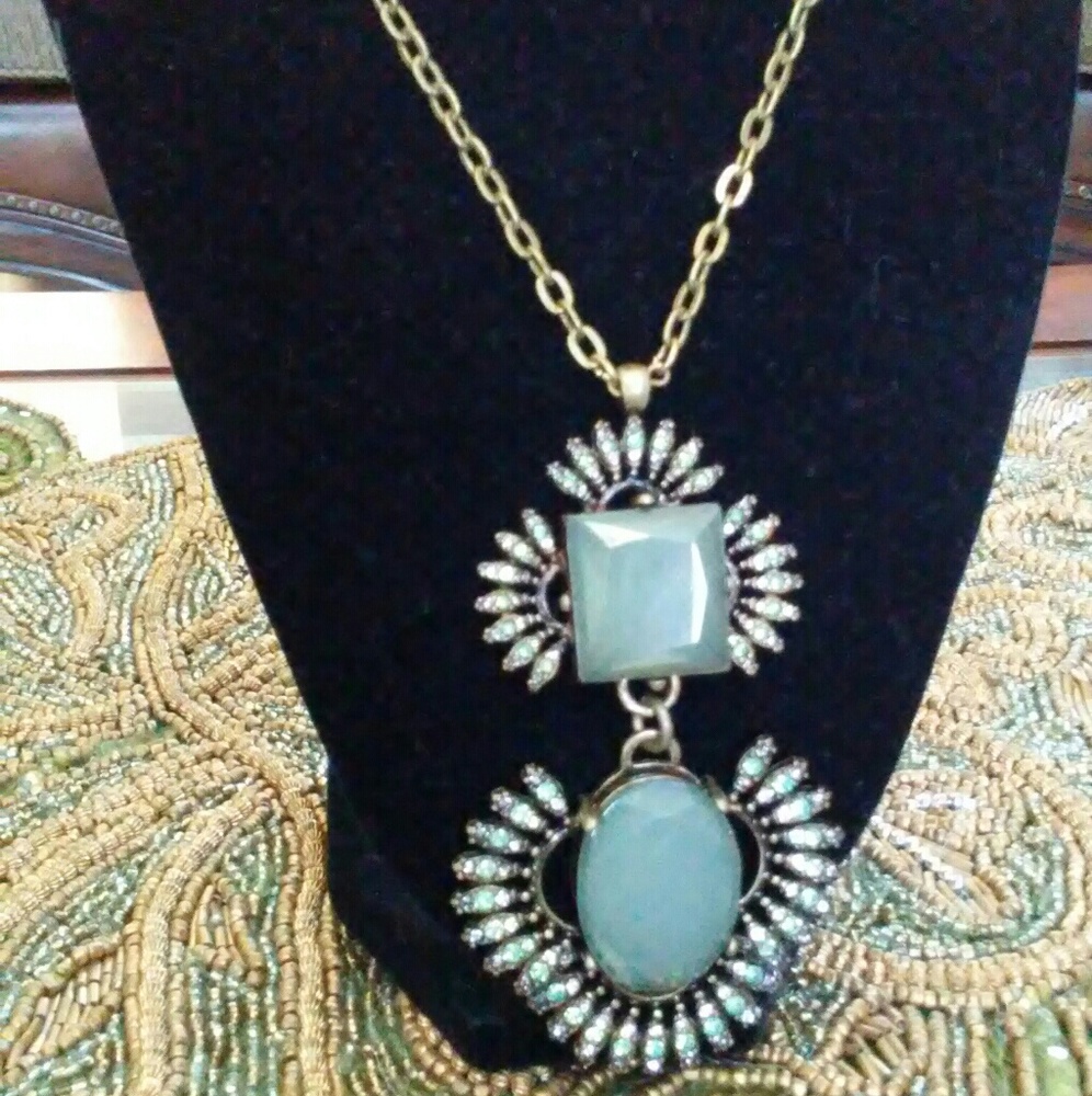 Flash sale!!! Brand new beautiful necklace