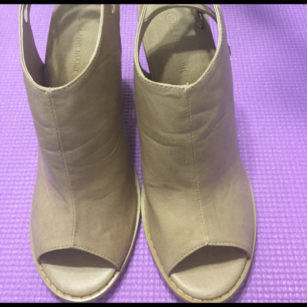 anne marie Sarah-8.5 Peep Toe Heel in Beige