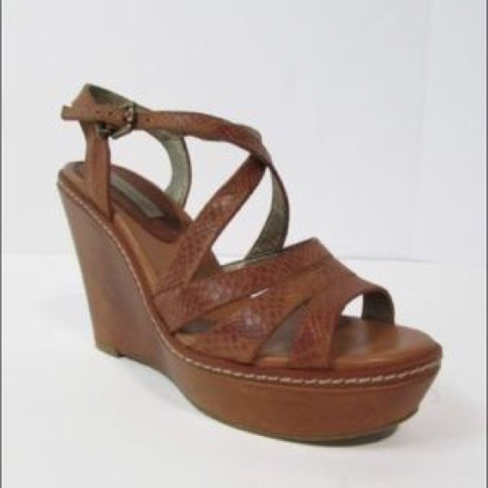 Hardly worn wedge