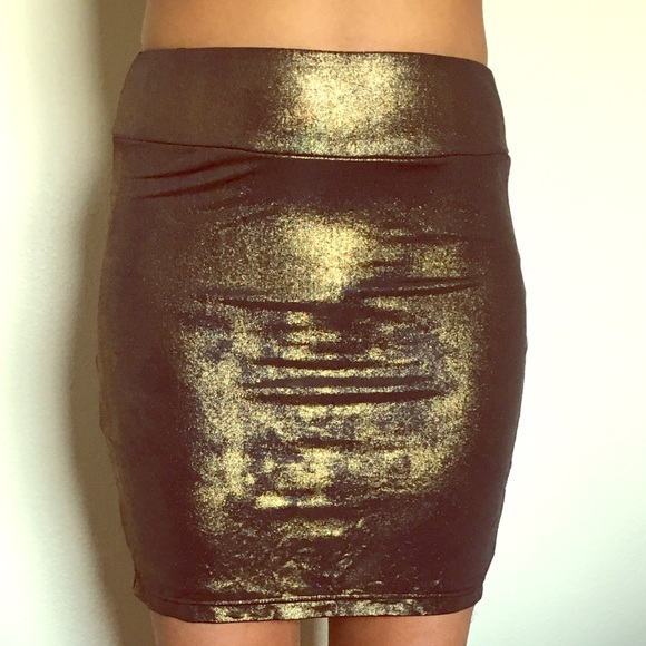 Metallic Gold Fitting Skirt 🔱 - Picture 1 of 2