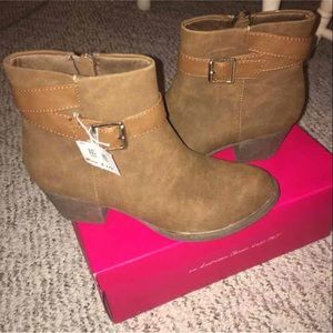 Dexter women's brown bootie