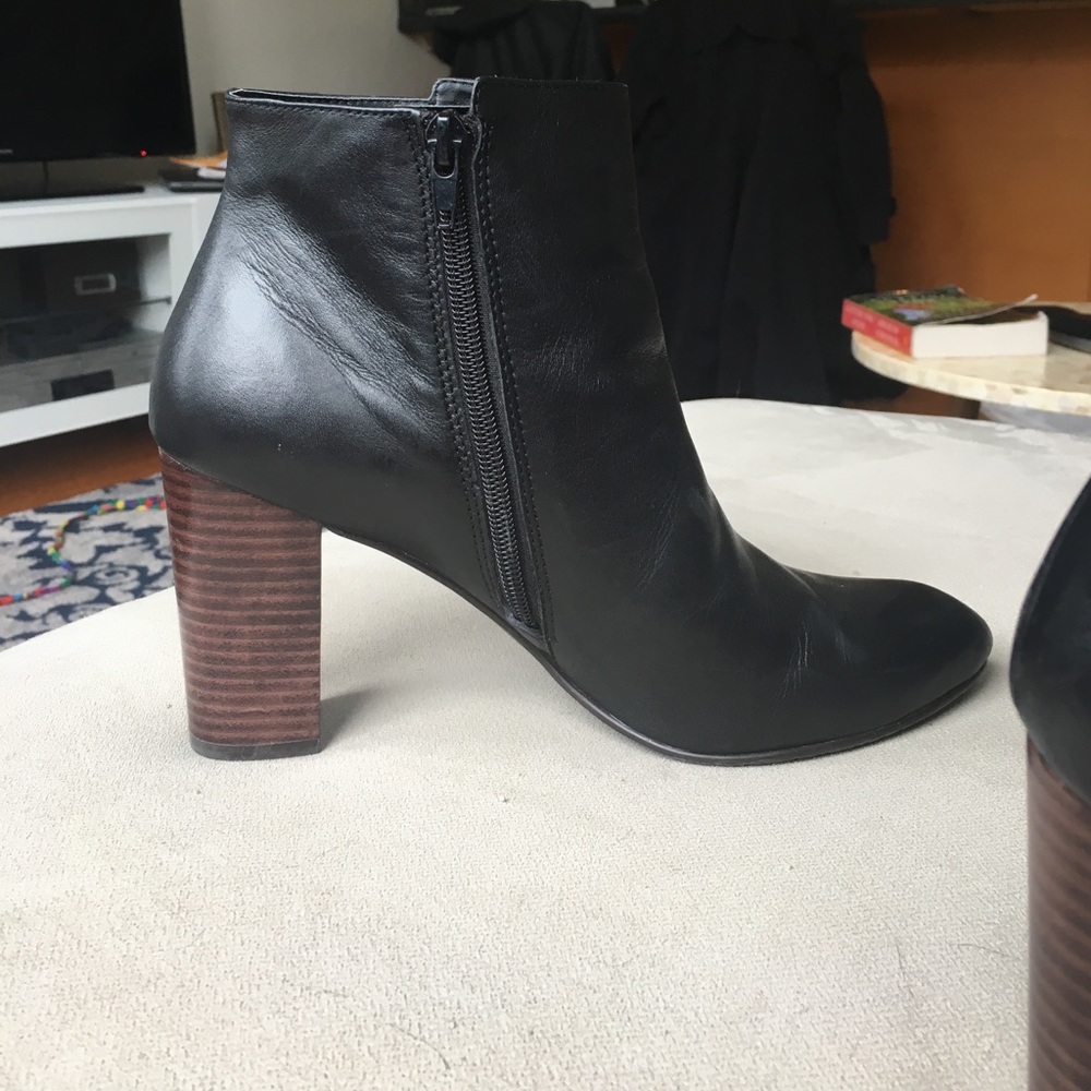 Leather ankle boots "booties"