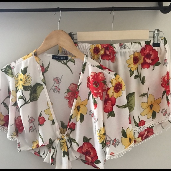 LAST 1️⃣ Floral Top and Short set - Picture 6 of 6