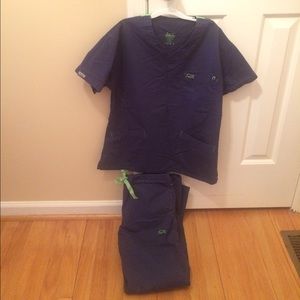 IguanaMed navy scrubs set