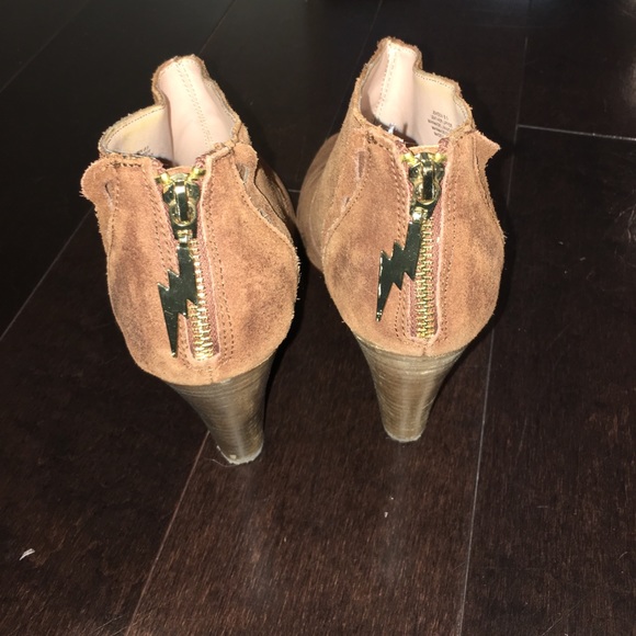 SALE! Betsy Johnson Jensen Bootie, size 8.5 - Picture 7 of 8