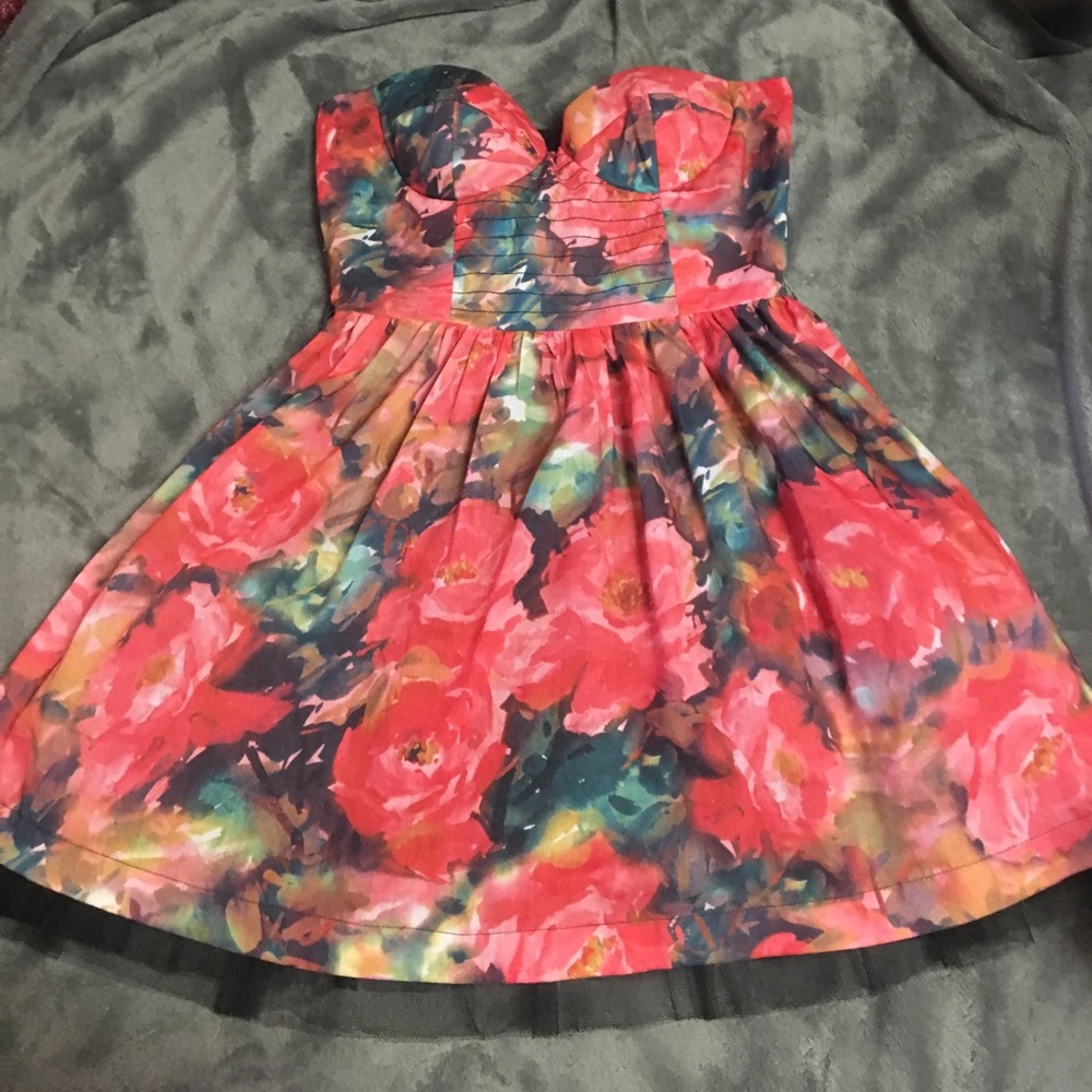 Floral strapless dress