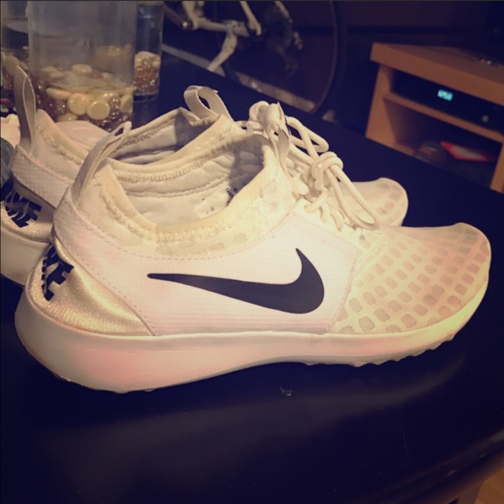 Nike WHITE Roshe