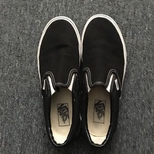 black classic slip-on vans