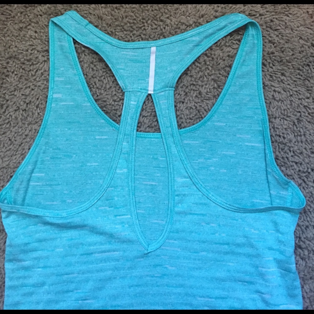 Keyhole back Tank - Picture 3 of 3
