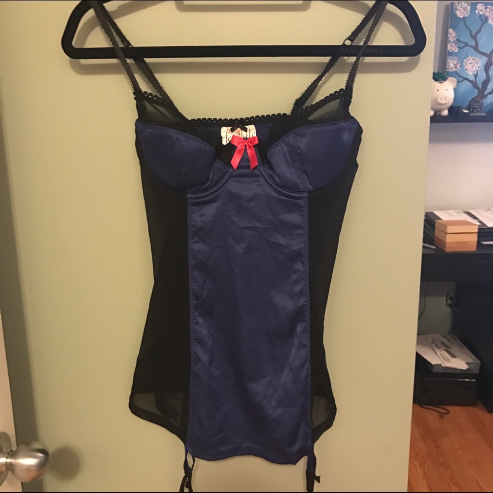 Victoria's Secret bustier 36B