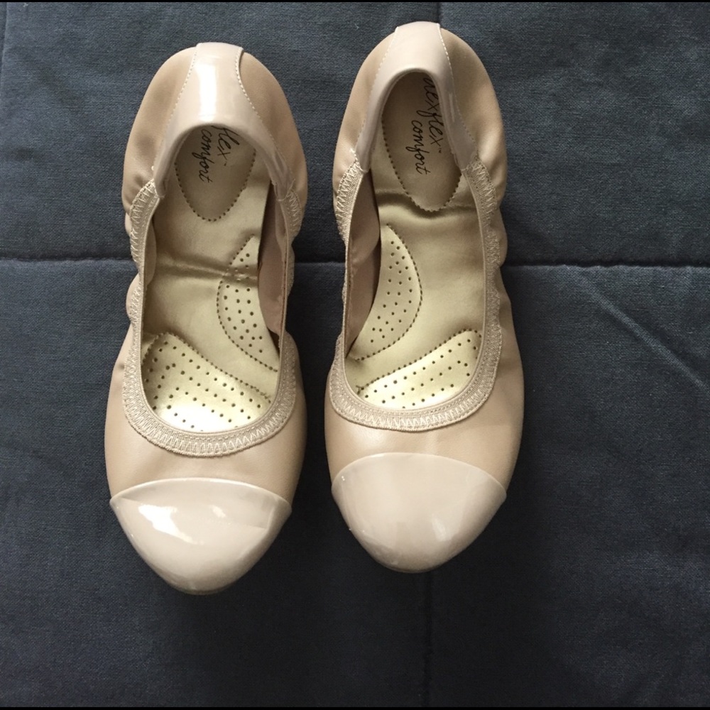 Nude stretchy flats