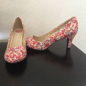 Adorable sprinkle 1 1/2-2 inch heel