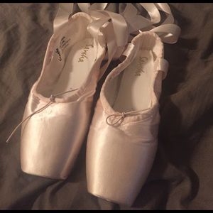 Professional ballet point shoes