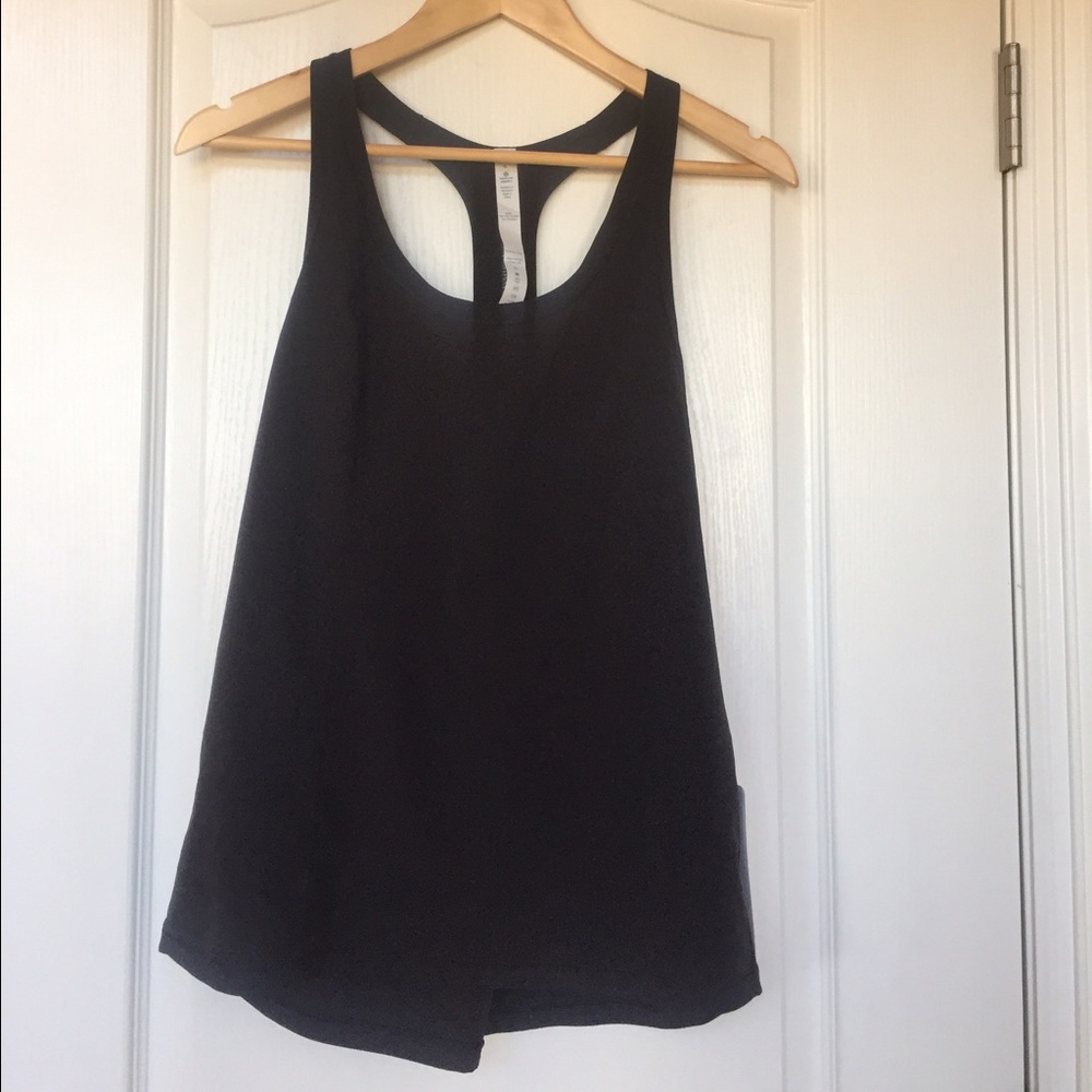 black lululemon tank