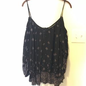 Urban Outfitters Off the shoulder 3/4 sleeve top