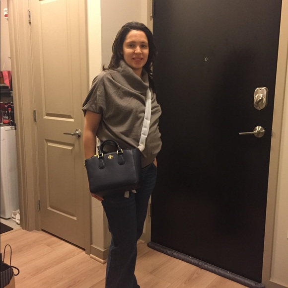 Tory Burch Landon Mini Square Tote - Picture 4 of 5