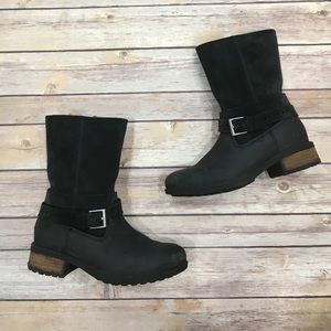UGG Boot in black Leather and Suede *REDUCED*