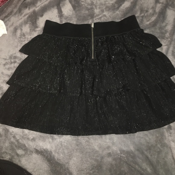 Black and silver skirt - Picture 2 of 3