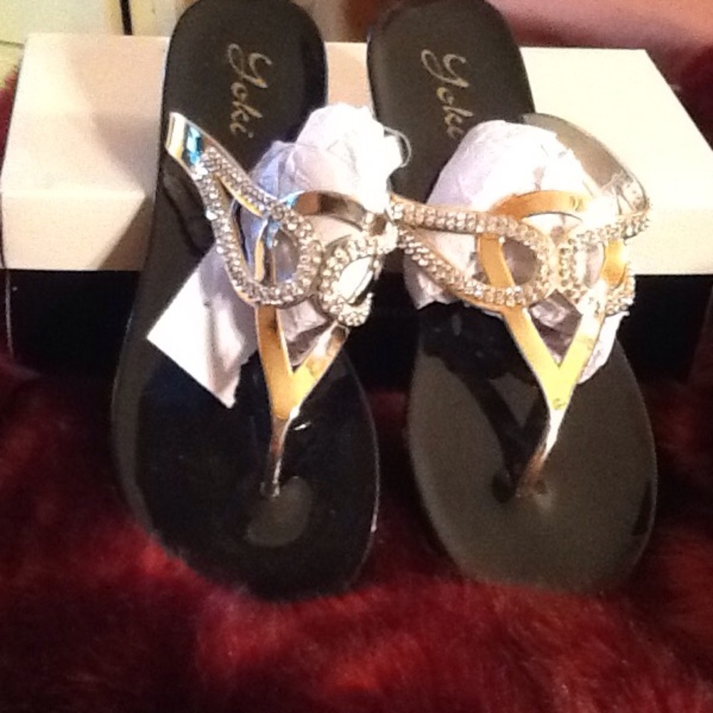 Thong sandals
