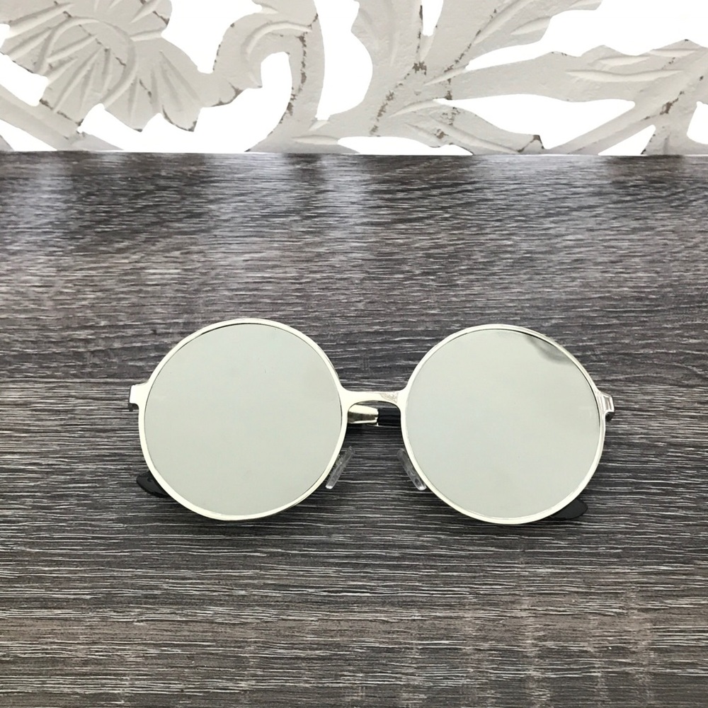 300K SALE▫️SILVER ROUND MIRRORED LENS SUNGLASSES - Picture 3 of 6
