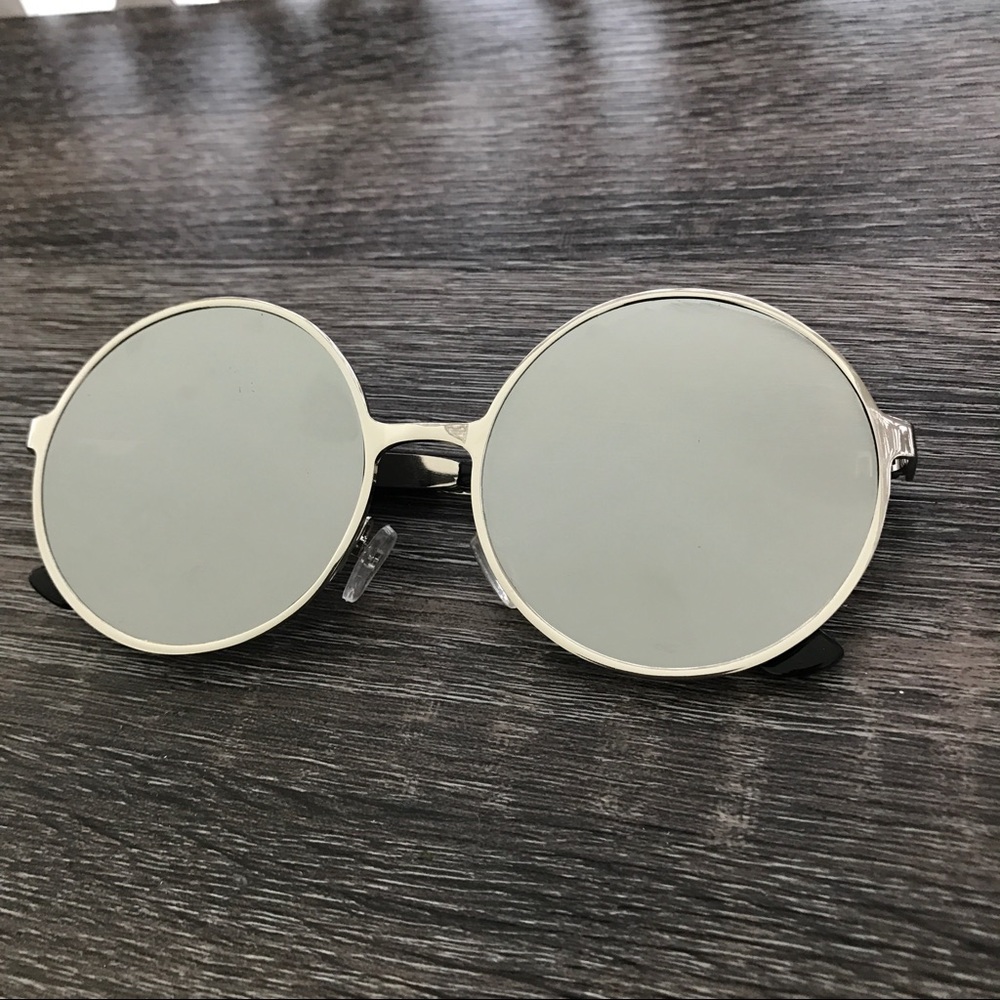 300K SALE▫️SILVER ROUND MIRRORED LENS SUNGLASSES - Picture 4 of 6