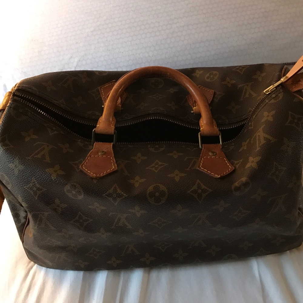 TRADED Vintage Authentic Louis Vuitton speedy 35.