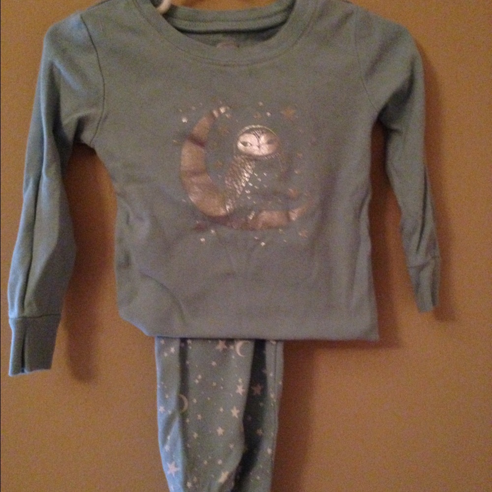 Old Navy girls pjs.