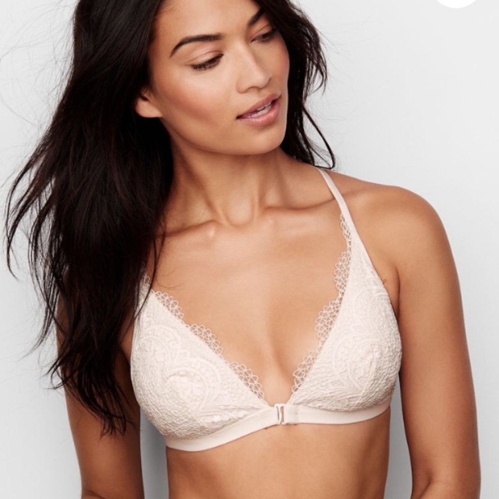 BRAND NEW VICTORIAS SECRET LACE BRALETTE