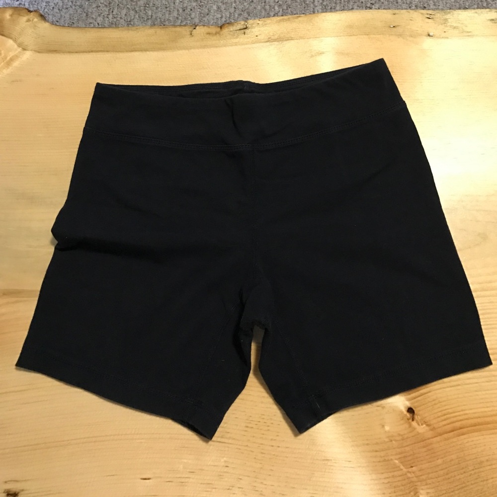 Fitted workout shorts