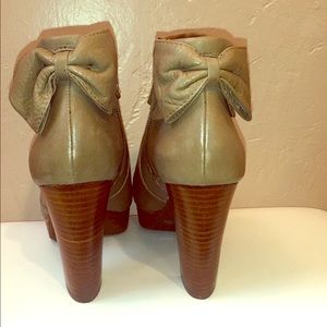 NEW Gianni Bini Bow Tie Ankle Boots