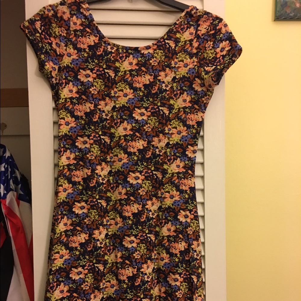 EUC FOREVER 21 SHORT SLEEVE DRESS SMALL