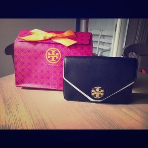 **SALE**NWT TORY BURCH KIRA ENVELOPE CLUTCH