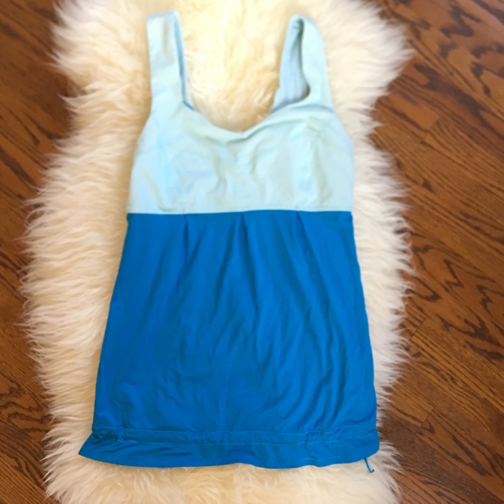Lululemon tame me tank size 8 blue like new