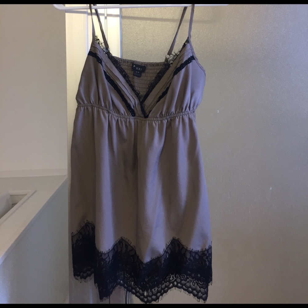 Flows tank with adjustable straps and lace